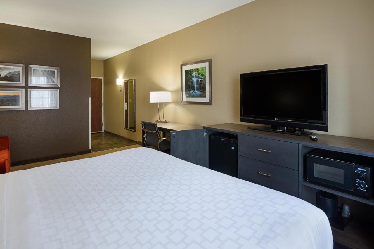 La Quinta By Wyndham Boone Hotel Exterior photo