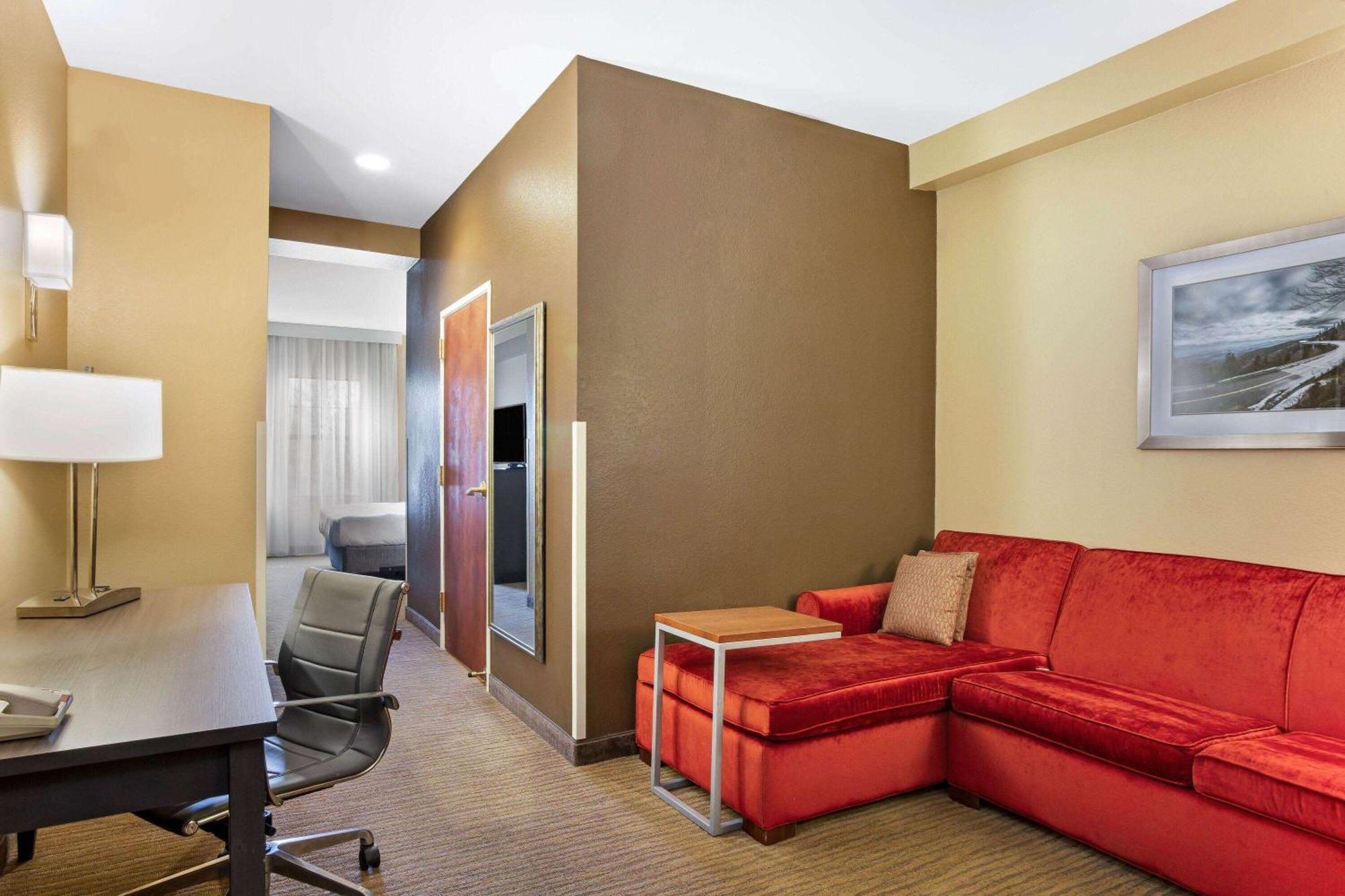 La Quinta By Wyndham Boone Hotel Exterior photo